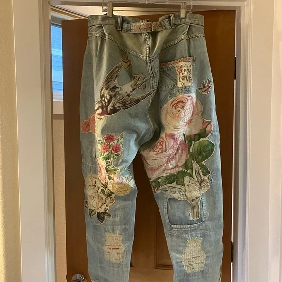 Magnolia Pearl Floral Distressed Jeans - Blue and Pink - Picture 5 of 12